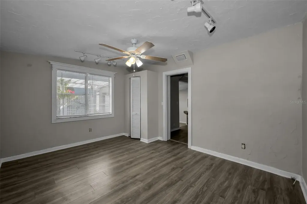 1122 E Oakwood Street Tarpon Springs FL 34689