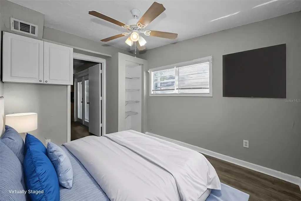 1122 E Oakwood Street Tarpon Springs FL 34689