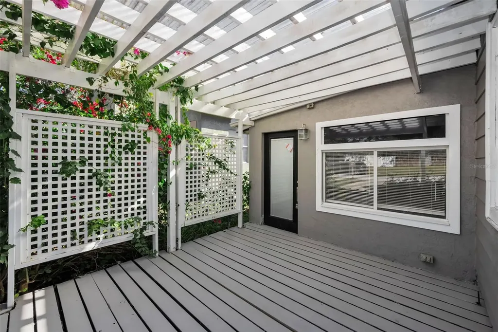 1122 E Oakwood Street Tarpon Springs FL 34689