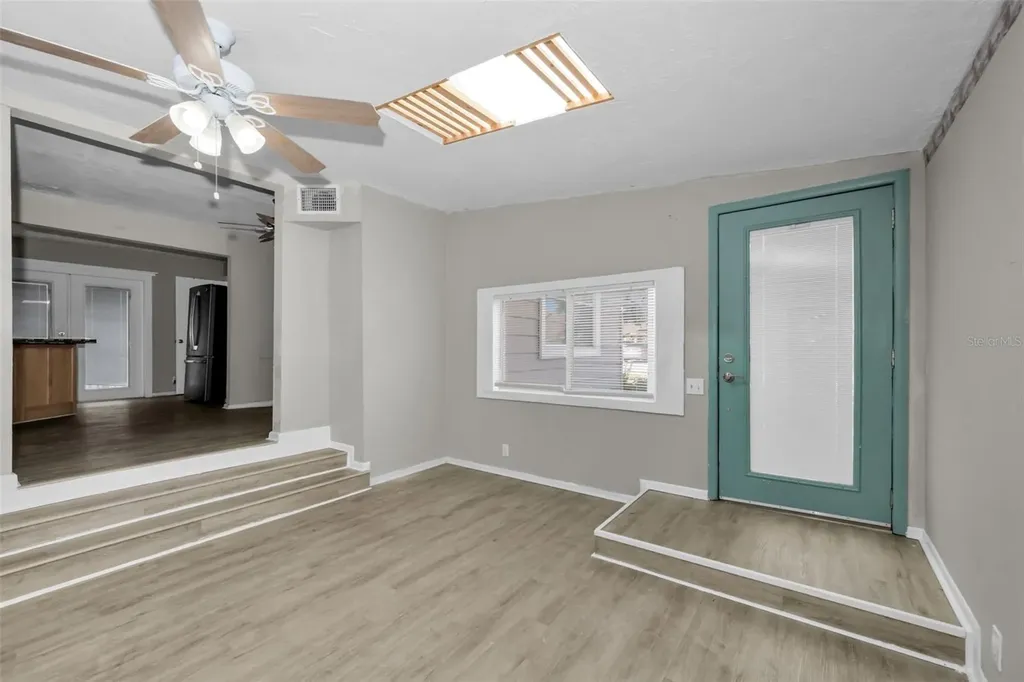 1122 E Oakwood Street Tarpon Springs FL 34689