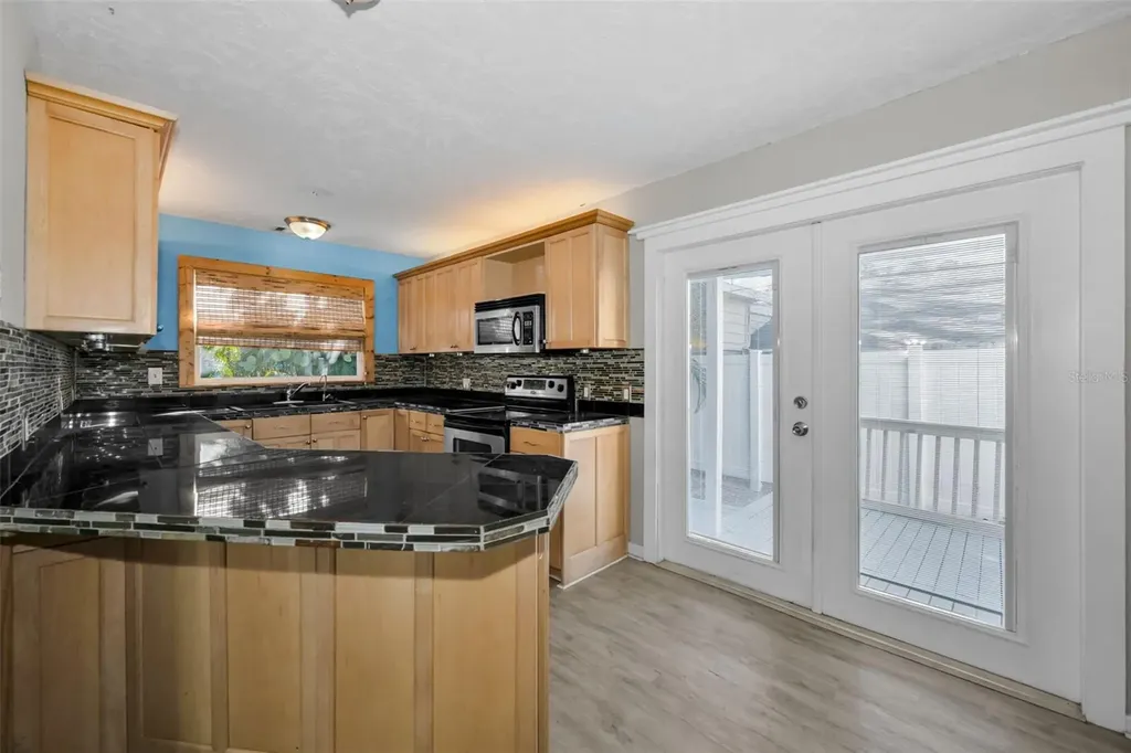 1122 E Oakwood Street Tarpon Springs FL 34689