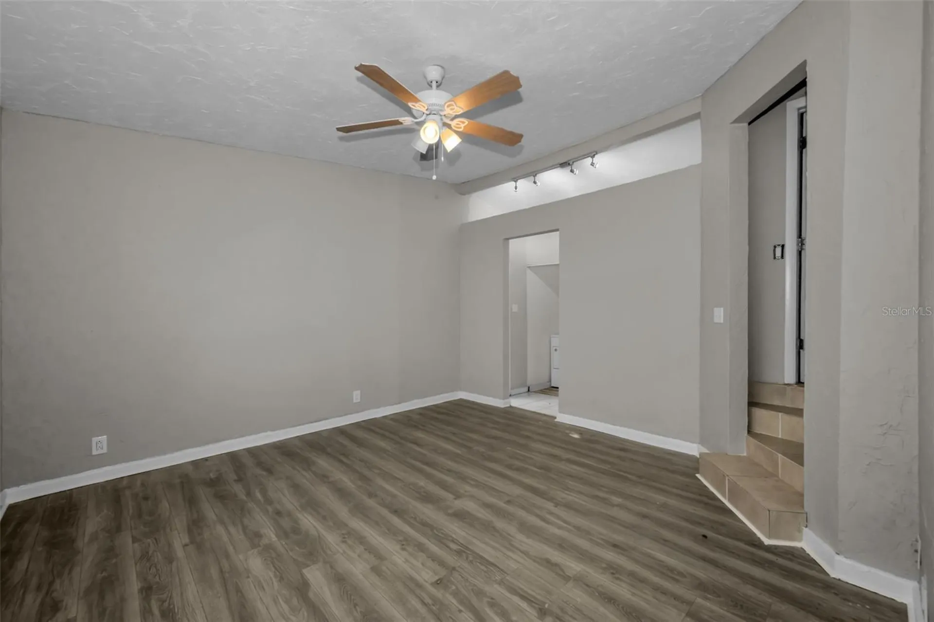 1122 E Oakwood Street Tarpon Springs FL 34689