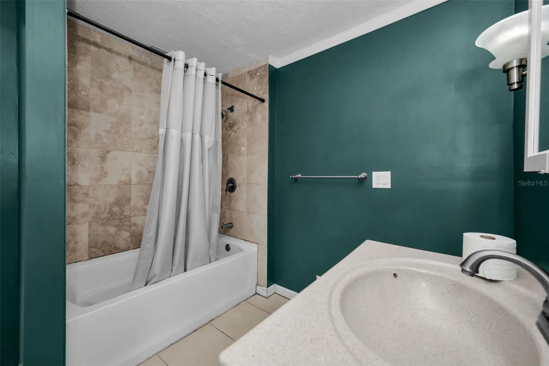 1122 E Oakwood Street Tarpon Springs FL 34689