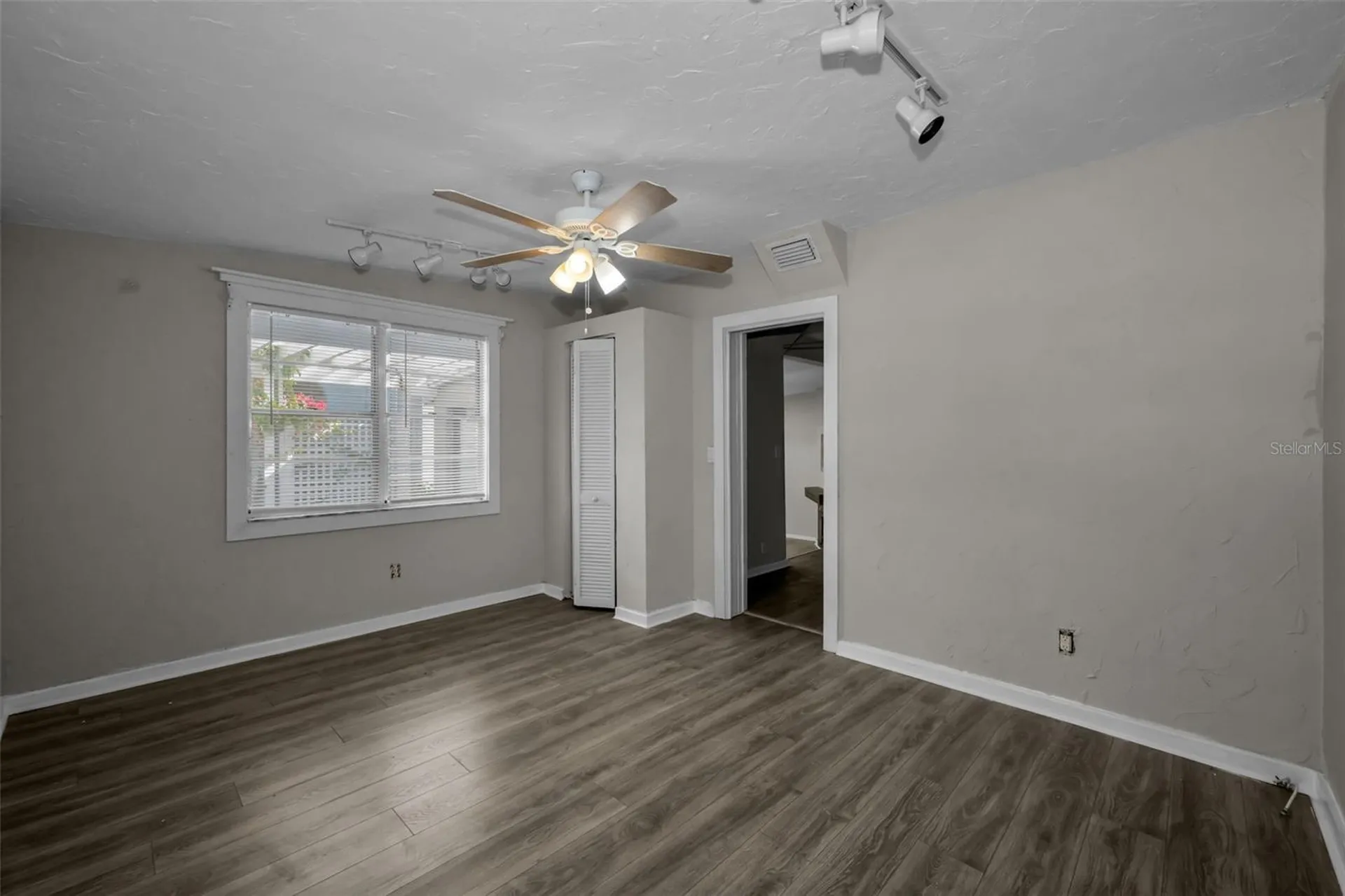 1122 E Oakwood Street Tarpon Springs FL 34689