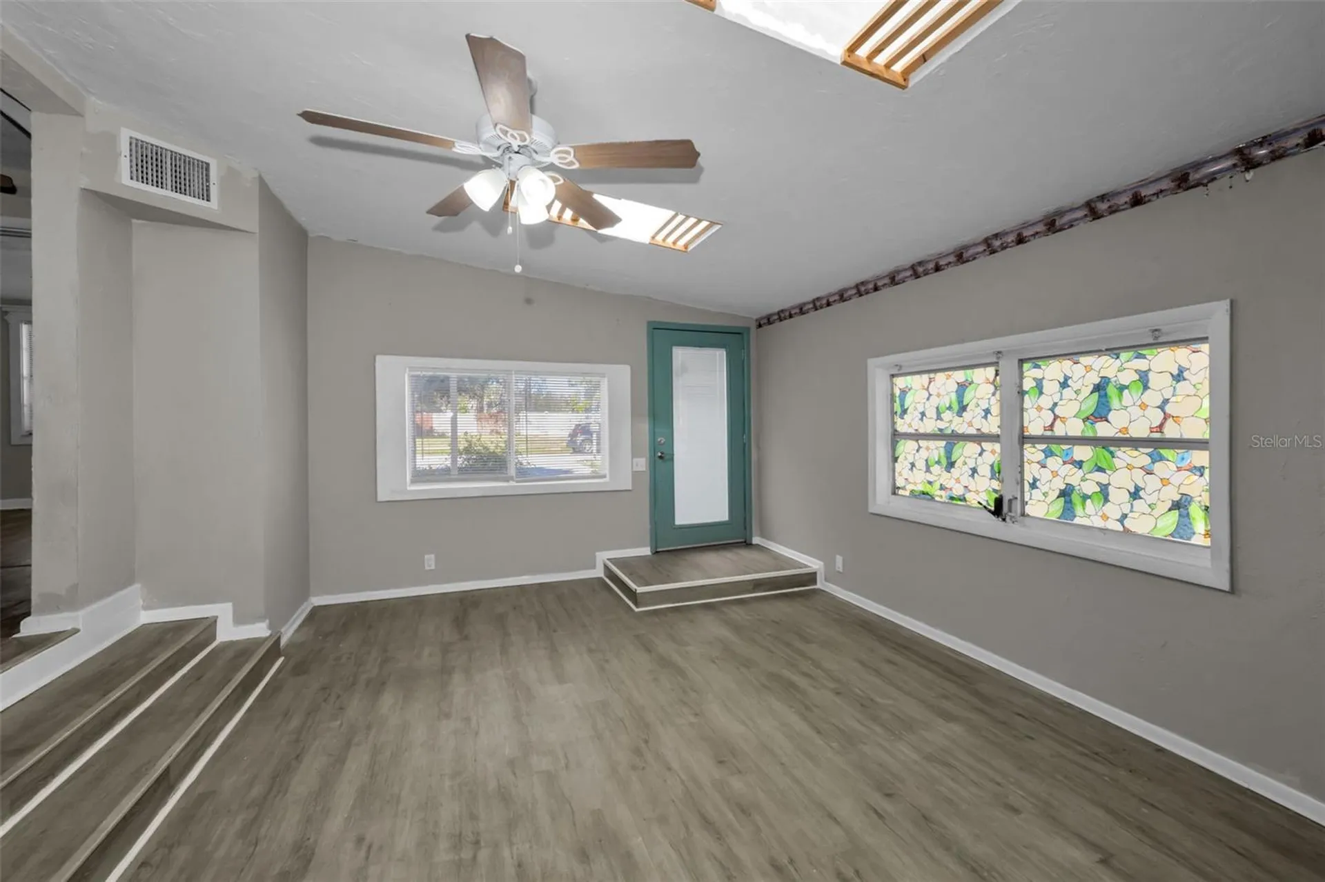 1122 E Oakwood Street Tarpon Springs FL 34689