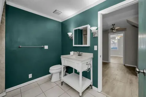 1122 E Oakwood Street Tarpon Springs FL 34689