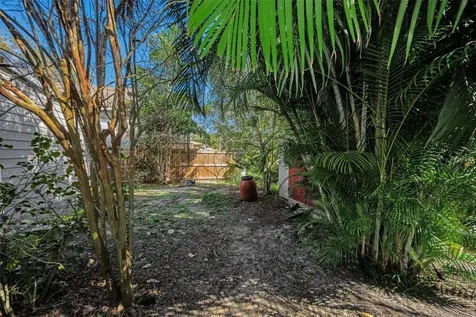 1122 E Oakwood Street Tarpon Springs FL 34689