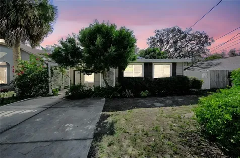 1122 E Oakwood Street Tarpon Springs FL 34689
