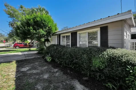1122 E Oakwood Street Tarpon Springs FL 34689
