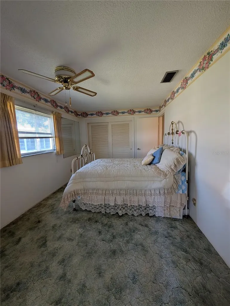 9946 39th Way N Pinellas Park FL 33782