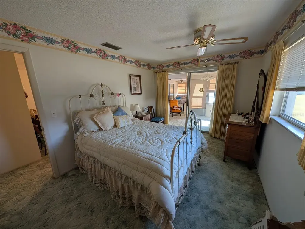 9946 39th Way N Pinellas Park FL 33782