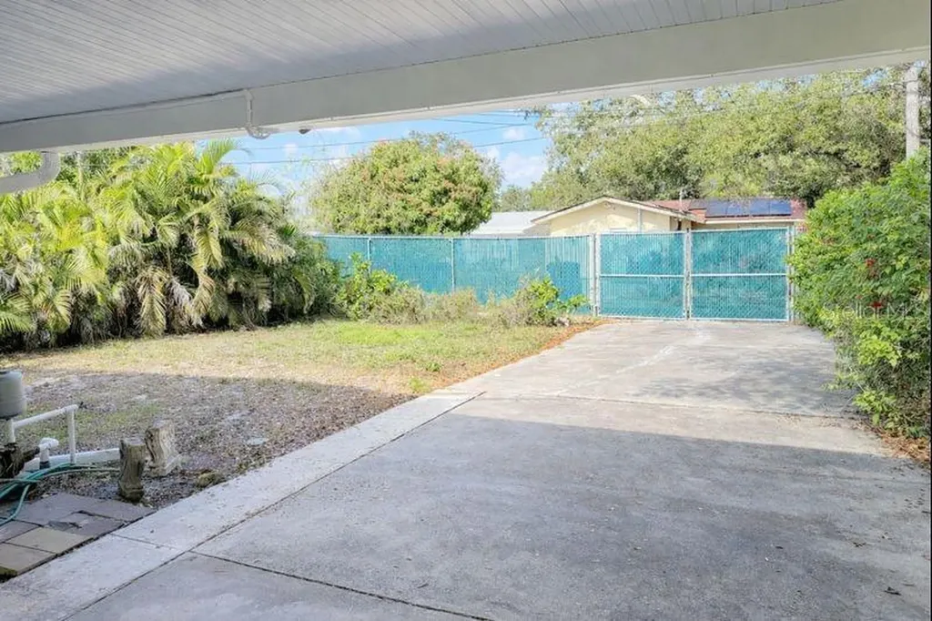 5721 10th Avenue N St Petersburg FL 33710