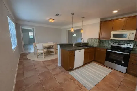 5721 10th Avenue N St Petersburg FL 33710