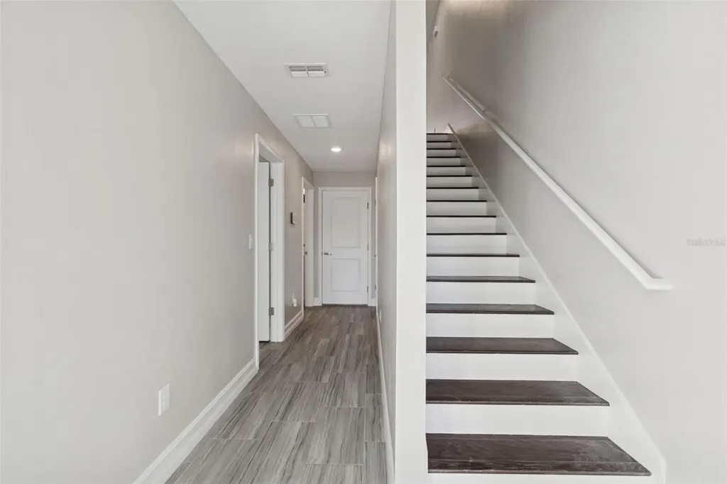 4921 W Paul Avenue Tampa FL 33611