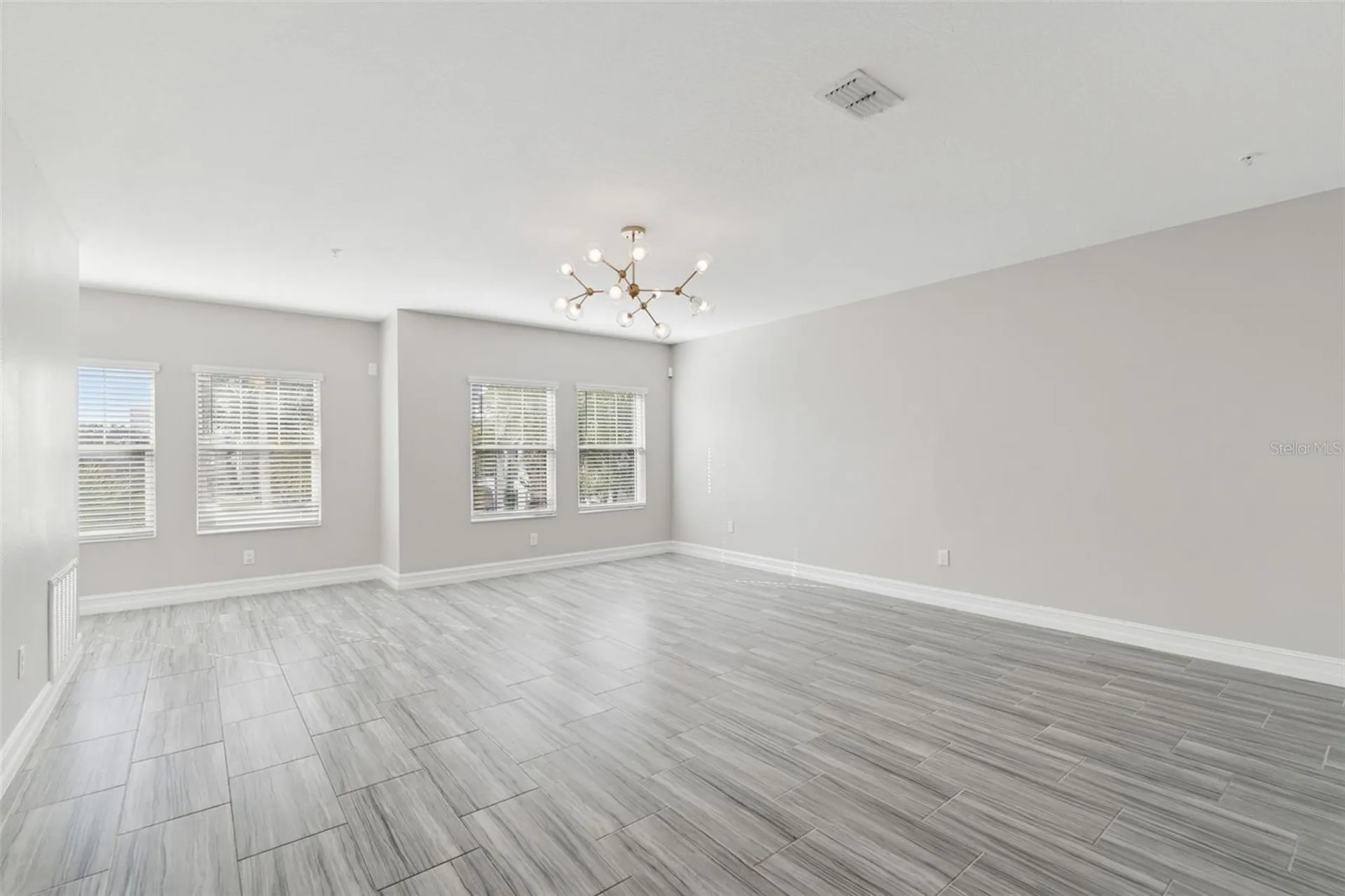4921 W Paul Avenue Tampa FL 33611