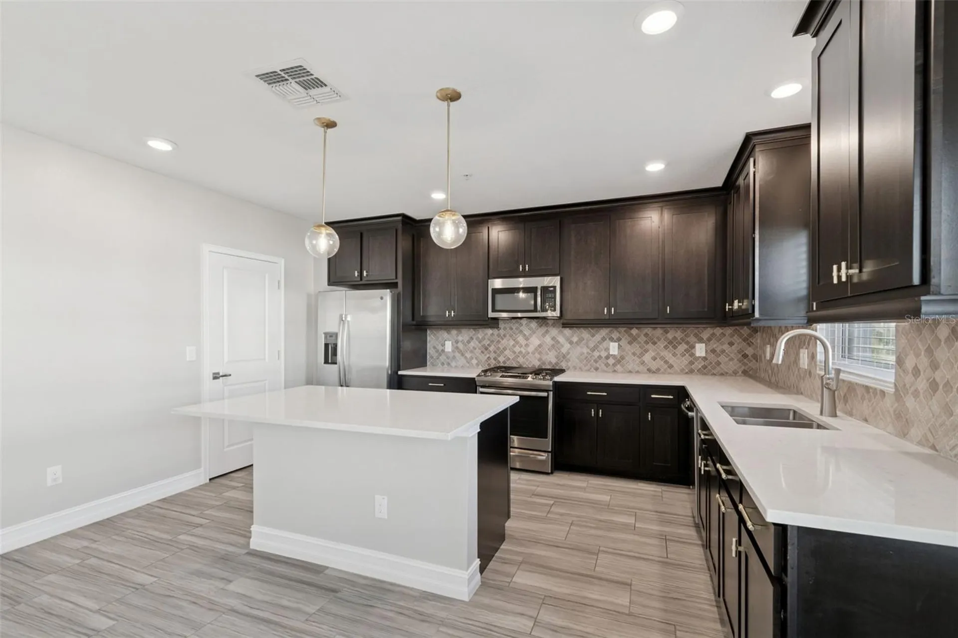 4921 W Paul Avenue Tampa FL 33611