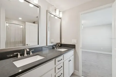 4921 W Paul Avenue Tampa FL 33611