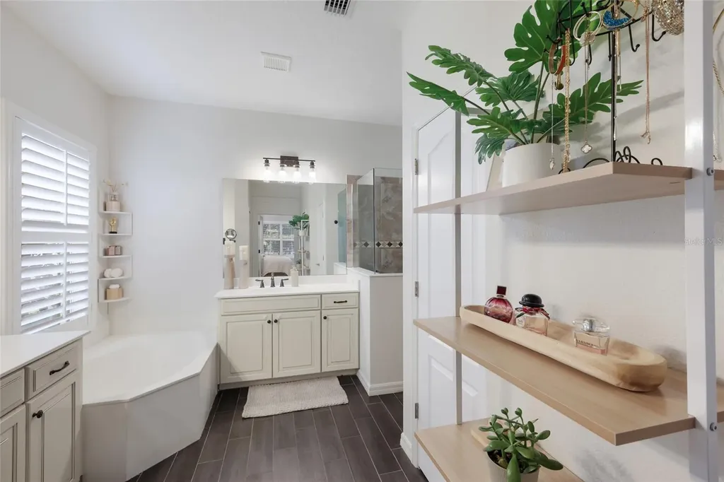 12026 Forest Park Circle Bradenton FL 34211