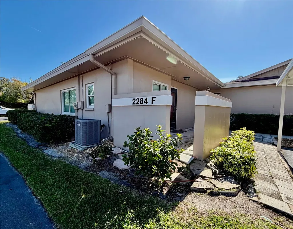 2284 Oak Neck Road Clearwater FL 33763