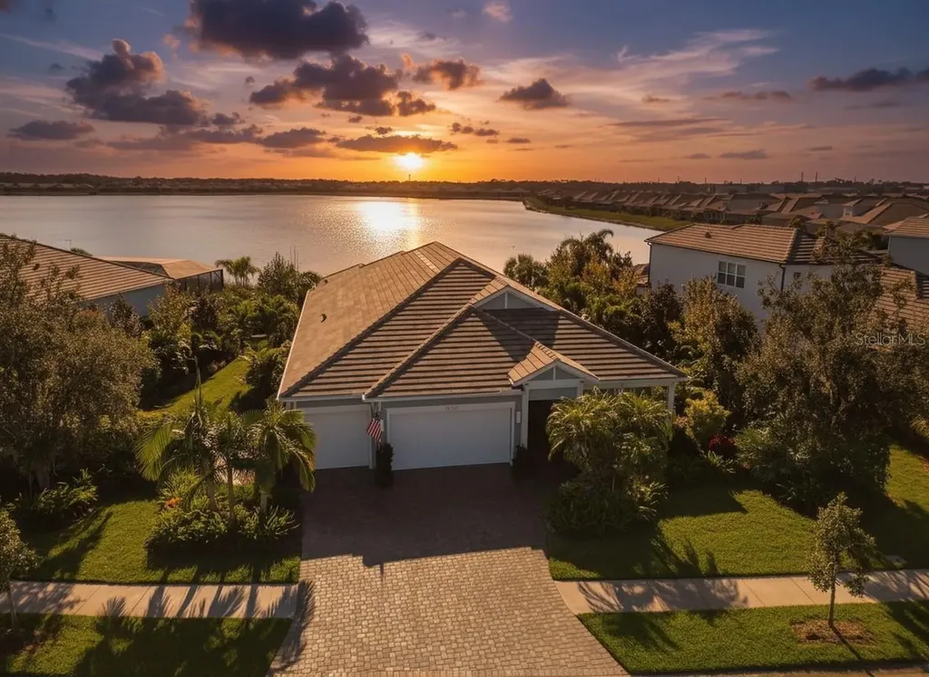 8083 Waterbend Trail Sarasota FL 34240