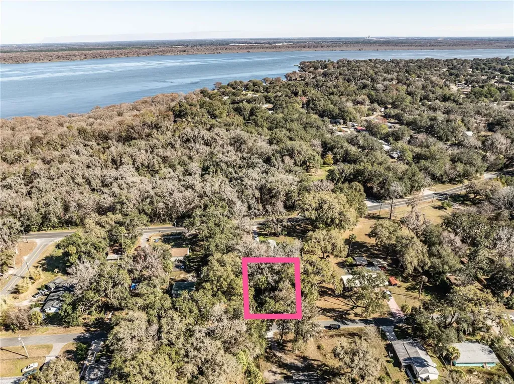 000 Cr 422 Lake Panasoffkee FL 33538