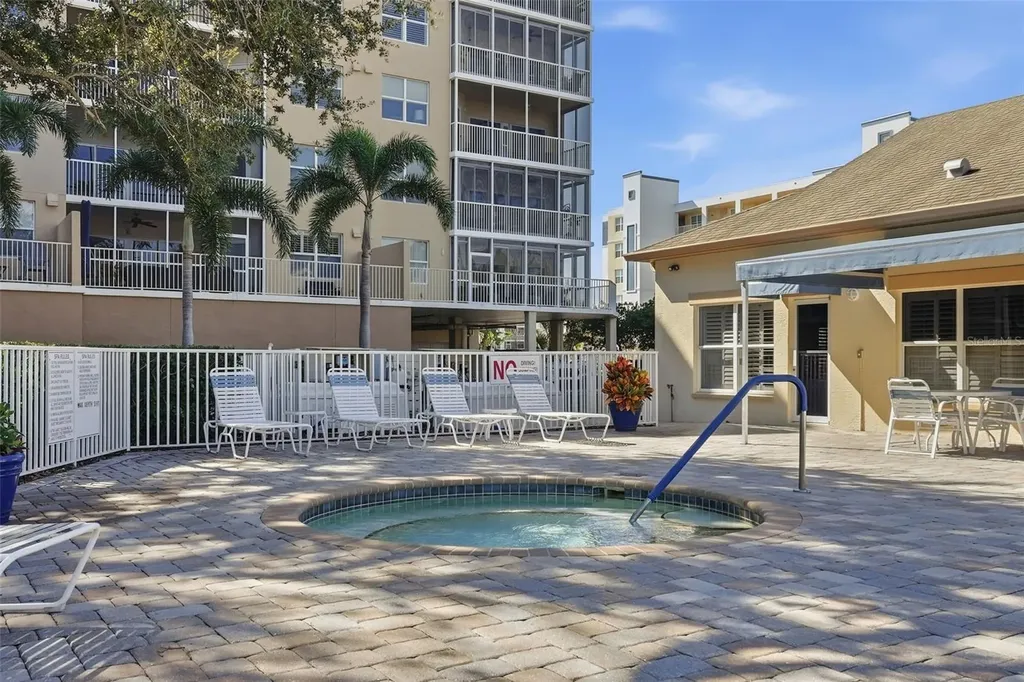 960 Starkey Road Largo FL 33771