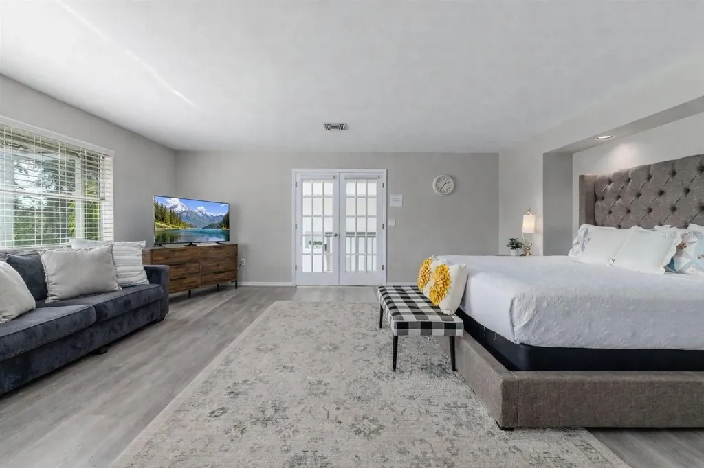 4137 Pinar Drive Bradenton FL 34210