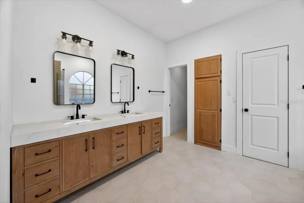 8618 Valley Ridge Court Orlando FL 32818