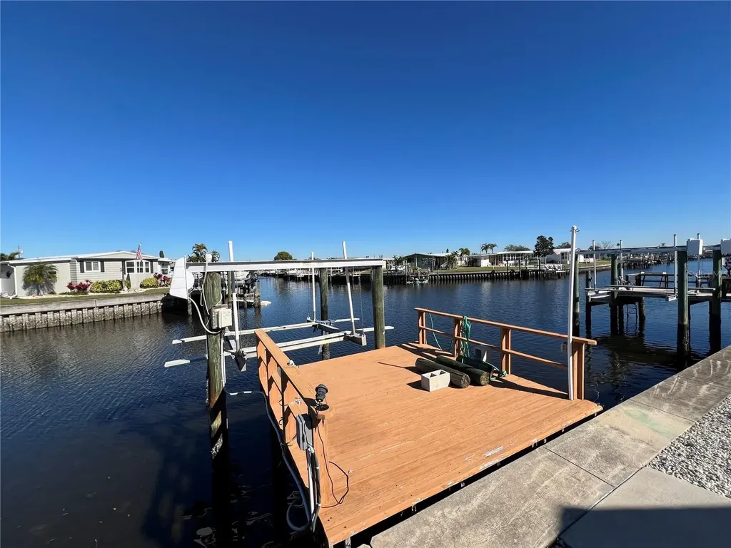 217 Mount Isle Avenue NE St Petersburg FL 33702