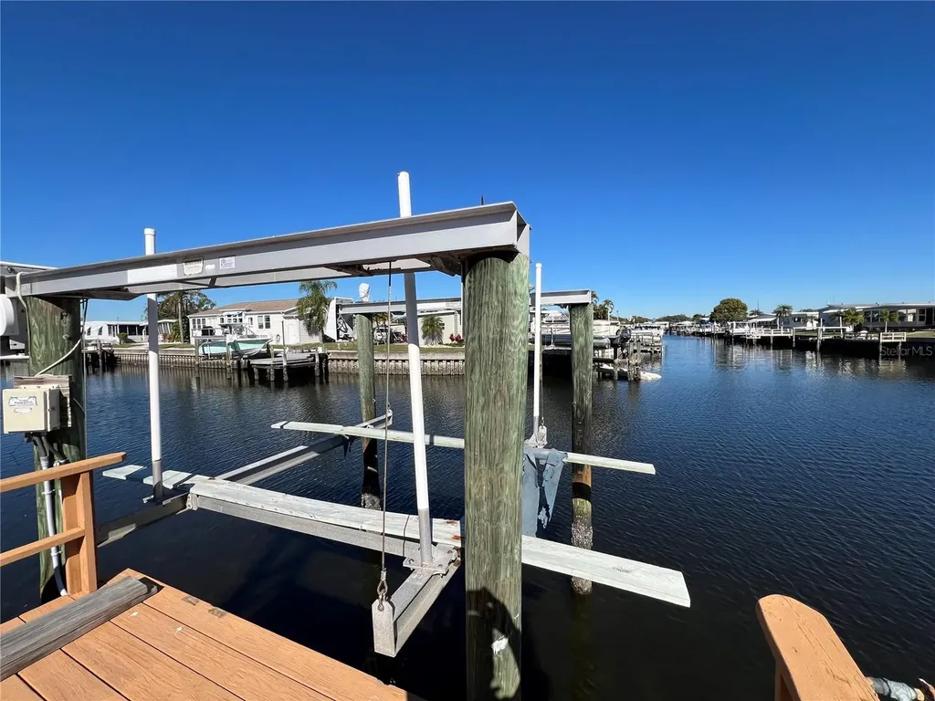 217 Mount Isle Avenue NE St Petersburg FL 33702