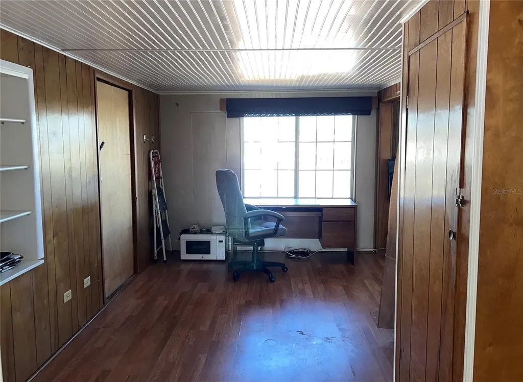 217 Mount Isle Avenue NE St Petersburg FL 33702