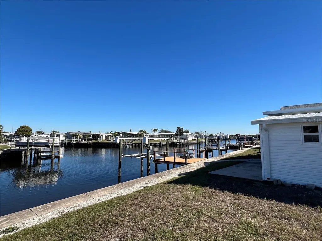 217 Mount Isle Avenue NE St Petersburg FL 33702