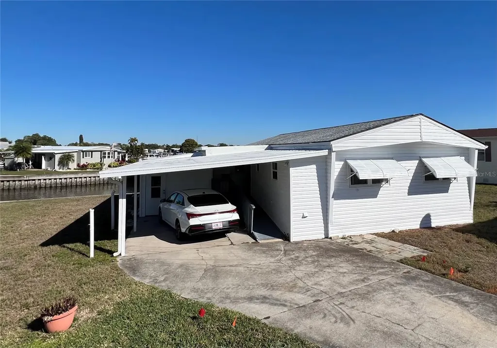217 Mount Isle Avenue NE St Petersburg FL 33702