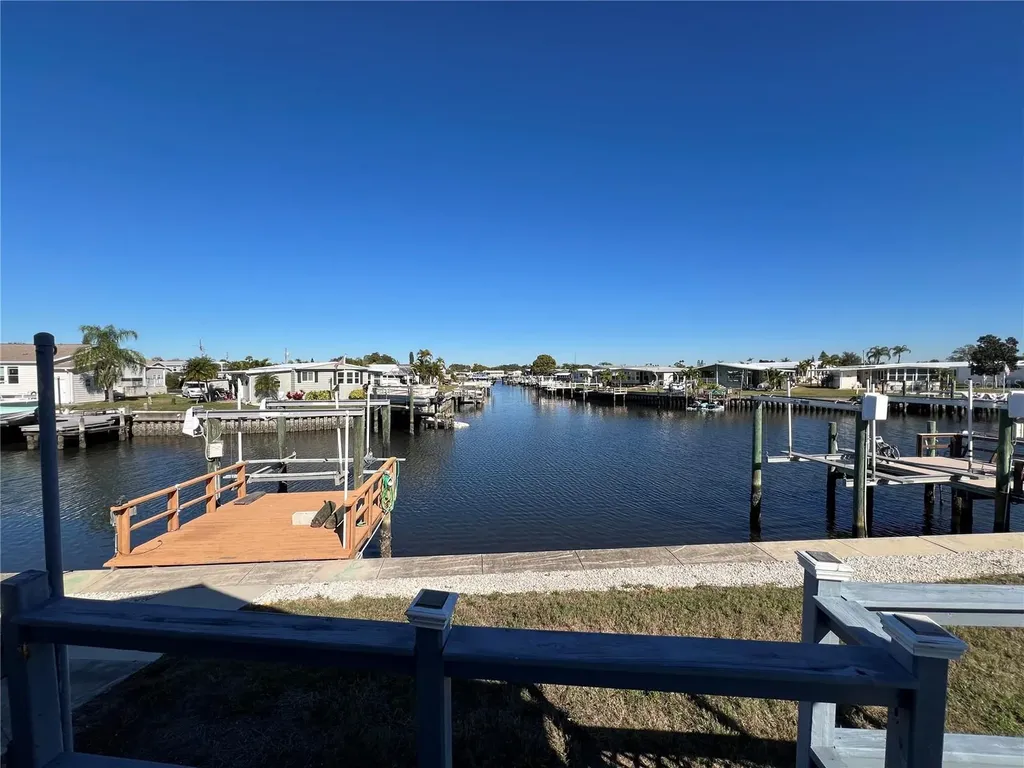 217 Mount Isle Avenue NE St Petersburg FL 33702