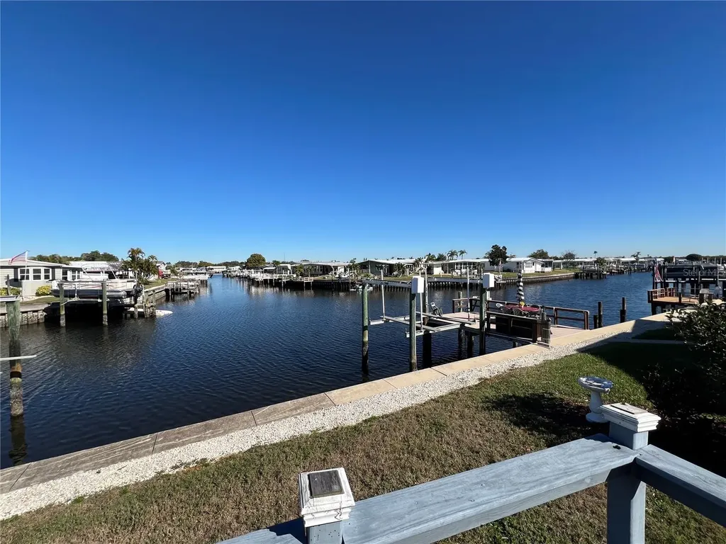 217 Mount Isle Avenue NE St Petersburg FL 33702