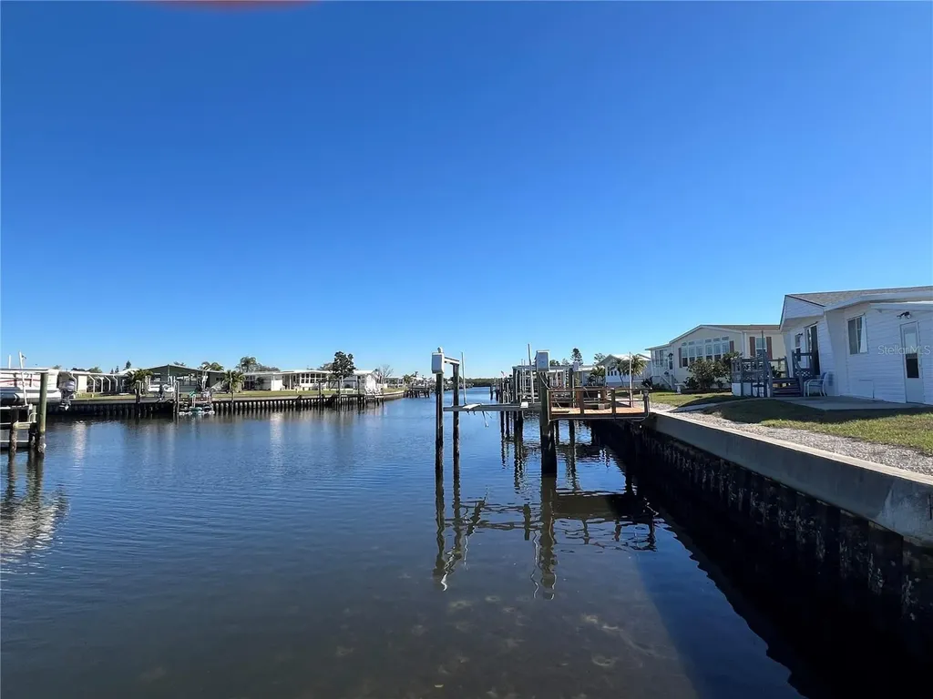 217 Mount Isle Avenue NE St Petersburg FL 33702