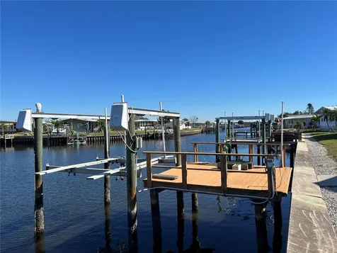 217 Mount Isle Avenue NE St Petersburg FL 33702