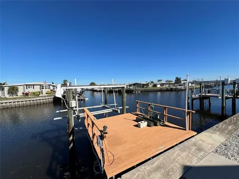 217 Mount Isle Avenue NE St Petersburg FL 33702