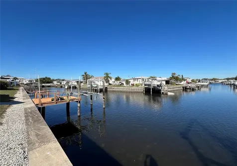 217 Mount Isle Avenue NE St Petersburg FL 33702