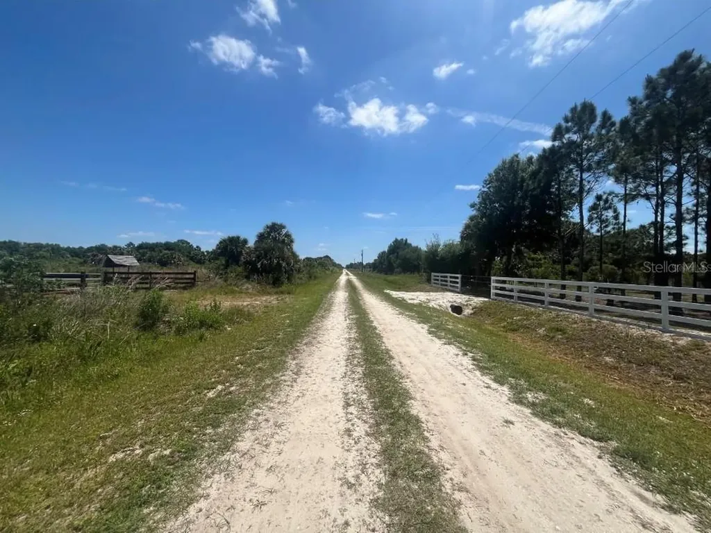 19788 284th Street NW Okeechobee FL 34972
