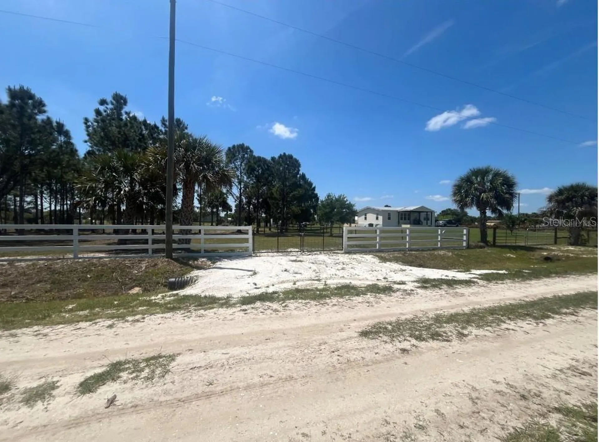 19788 284th Street NW Okeechobee FL 34972