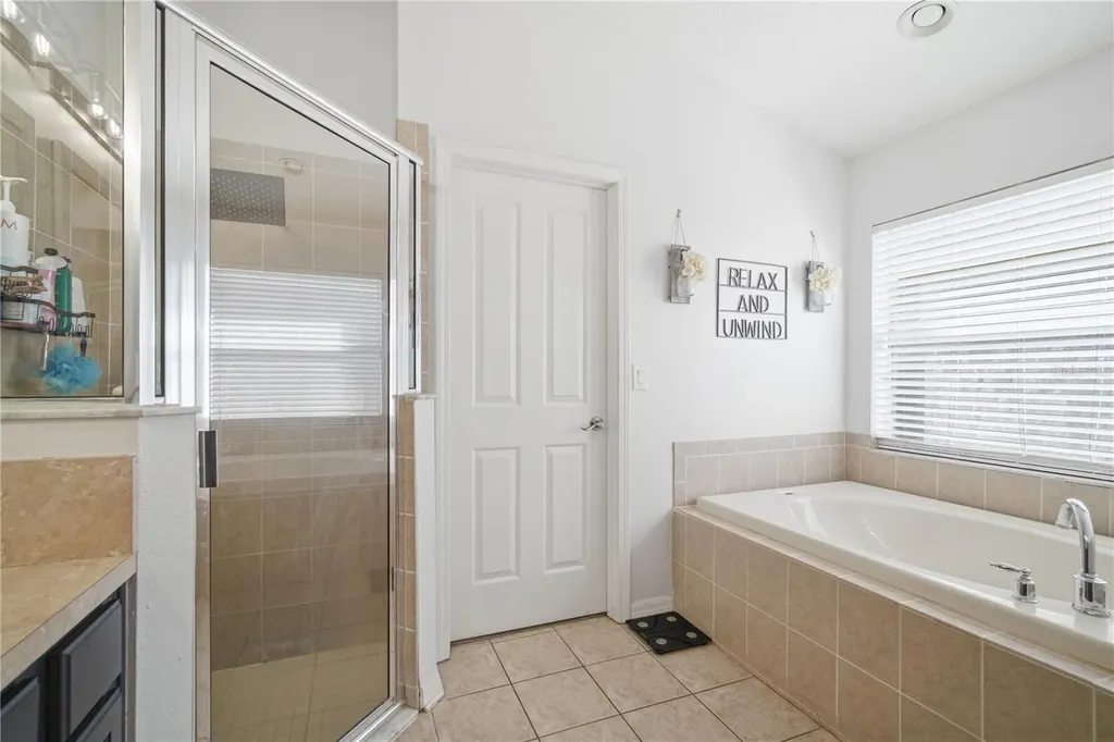 6325 Bridgecrest Drive Lithia FL 33547