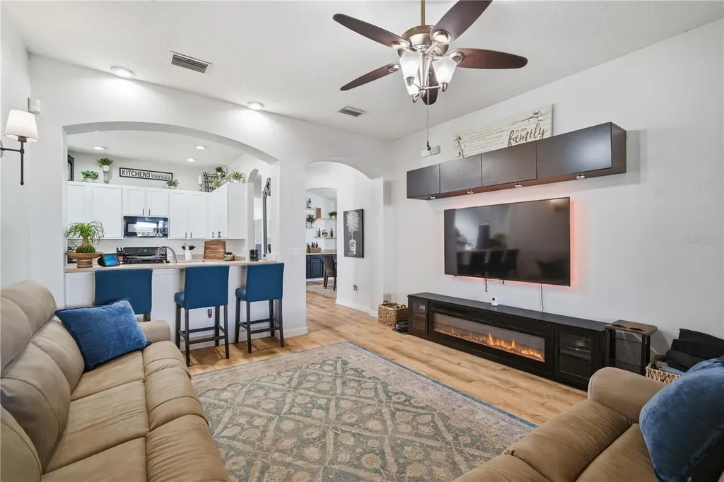 6325 Bridgecrest Drive Lithia FL 33547