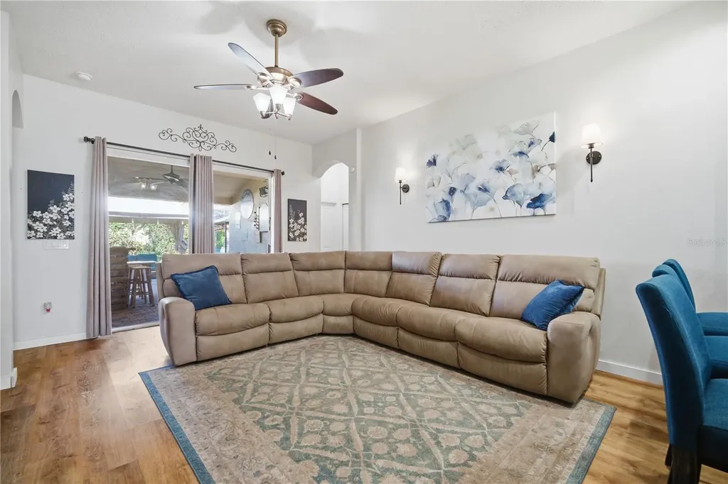 6325 Bridgecrest Drive Lithia FL 33547