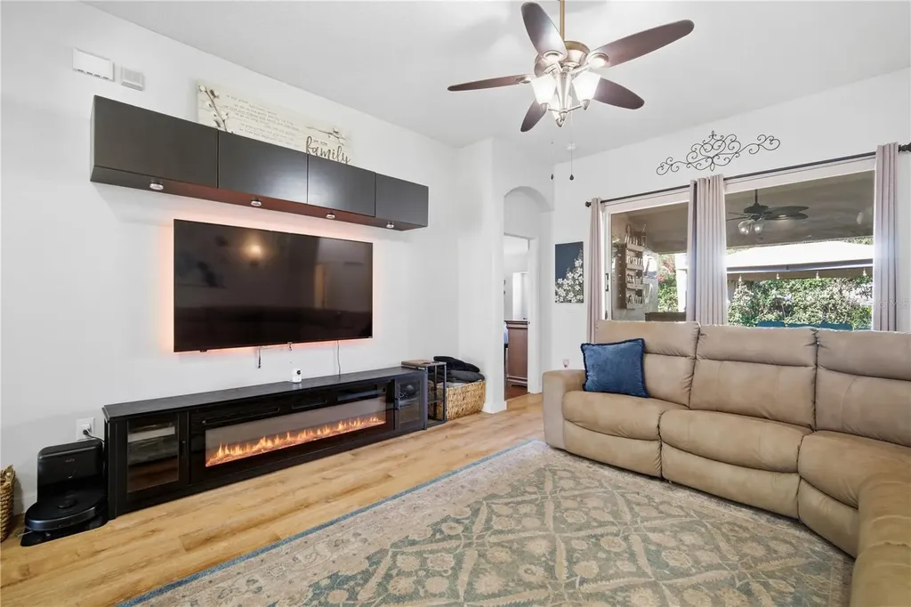 6325 Bridgecrest Drive Lithia FL 33547
