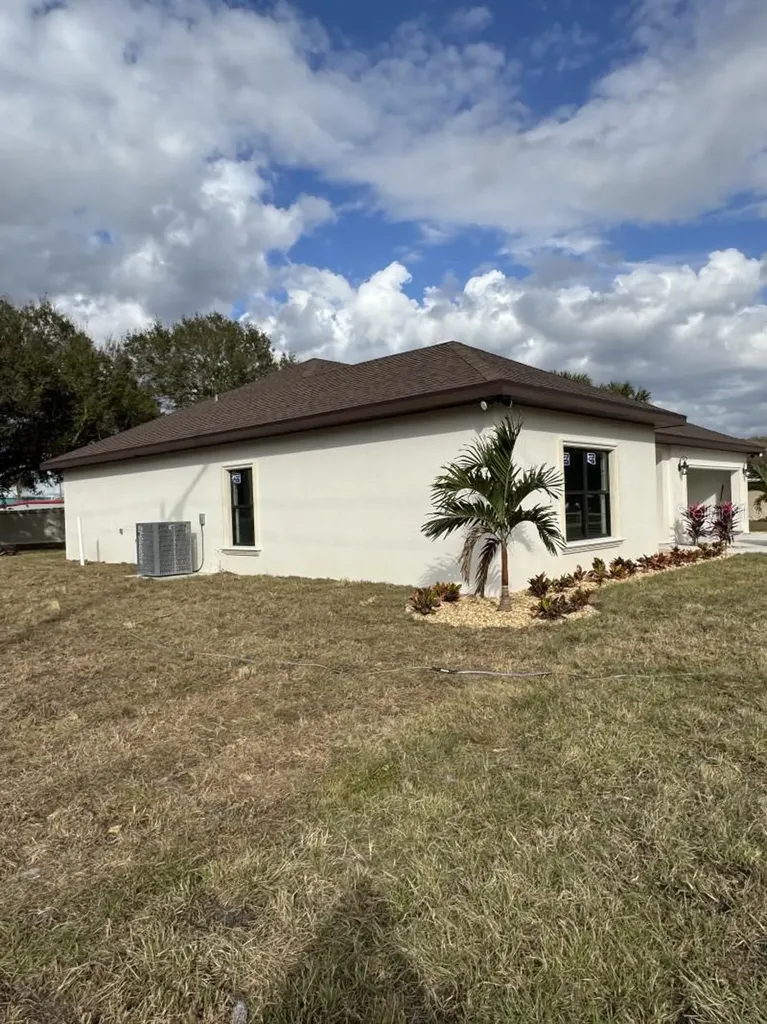 2383 SW 2nd Court Okeechobee FL 34974