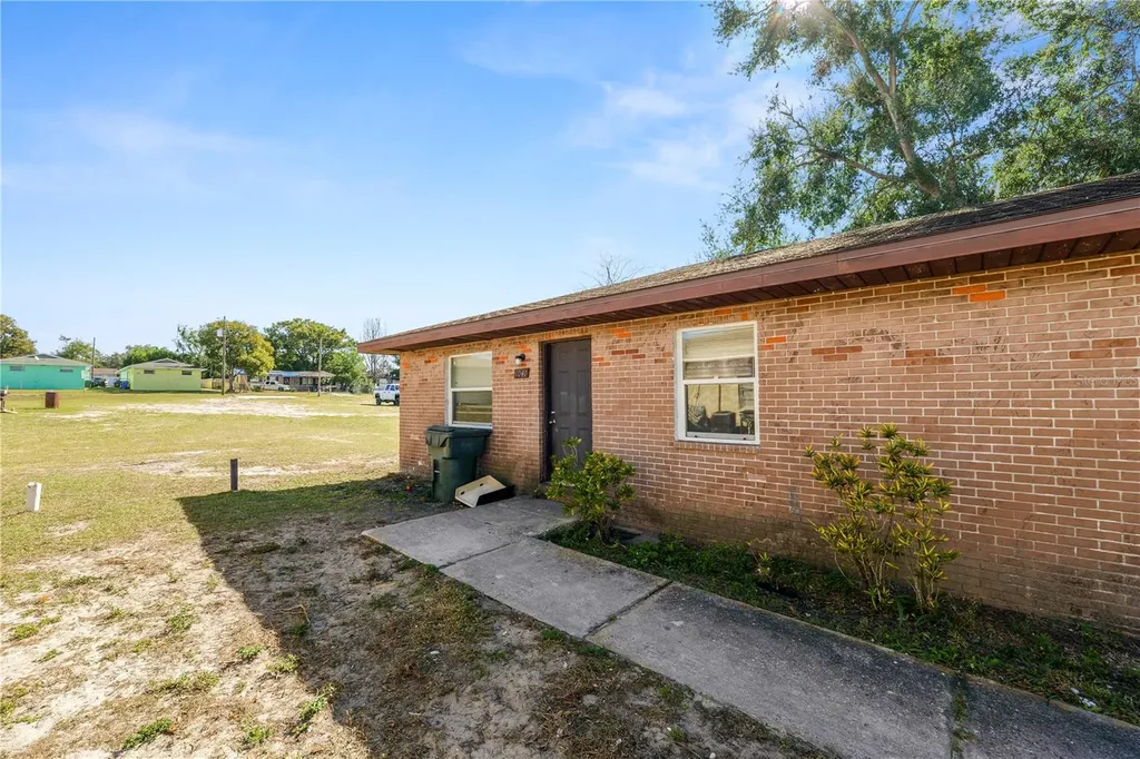 1039 N Brunnell Parkway Lakeland FL 33805