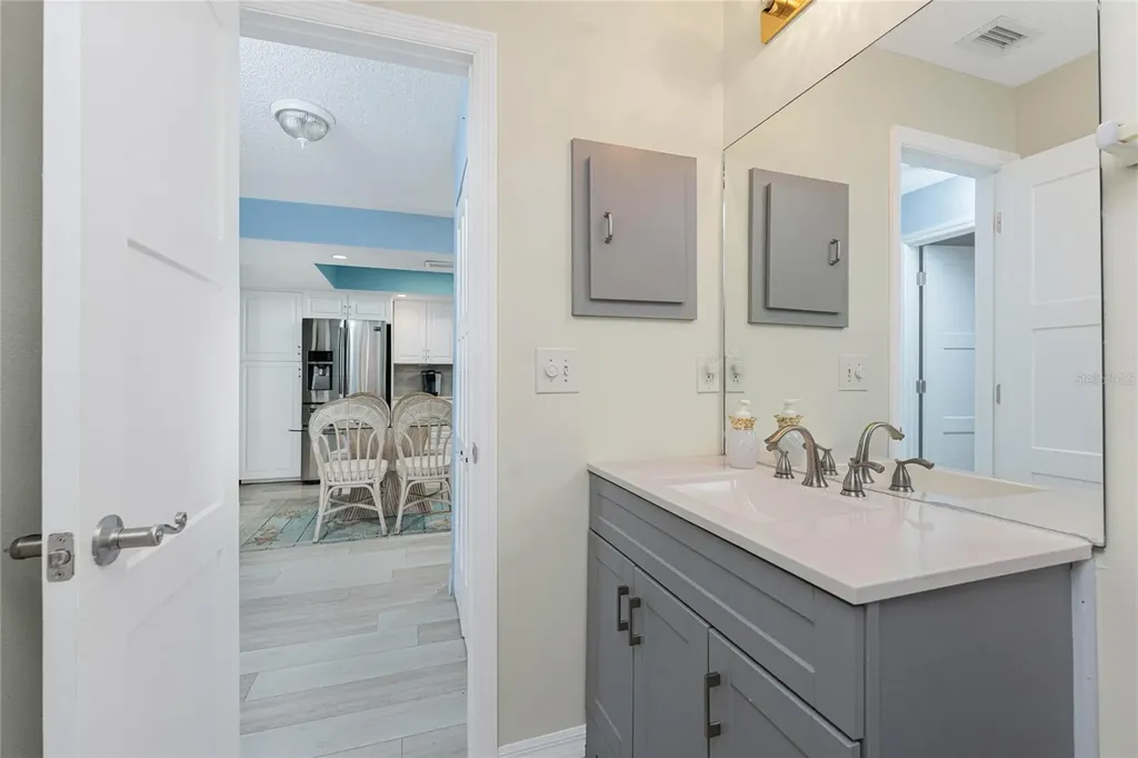 5031 N Beach Road Englewood FL 34223