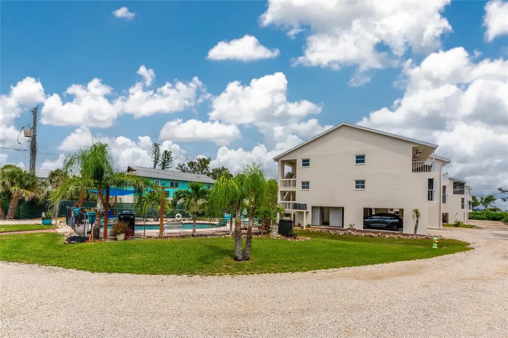 5031 N Beach Road Englewood FL 34223