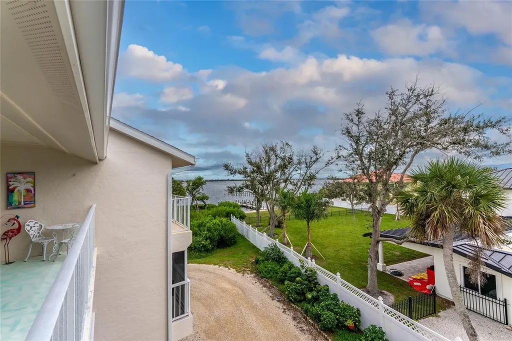 5031 N Beach Road Englewood FL 34223